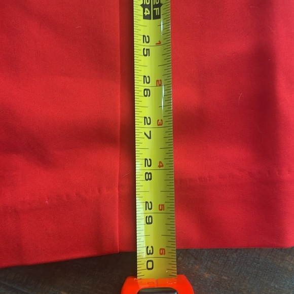 New York and Company, red pencil skirt with black buttons. Size 8 - Picture 4 of 5